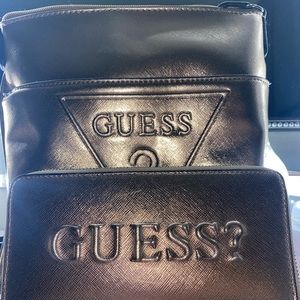 Crossbody bag w matching wallet.